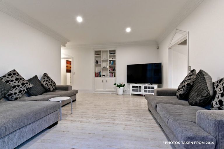 Photo of property in 18 Mansion Court, West Harbour, Auckland, 0618