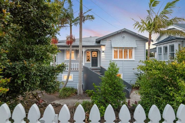 Photo of property in 12 Domain Street, Devonport, Auckland, 0624