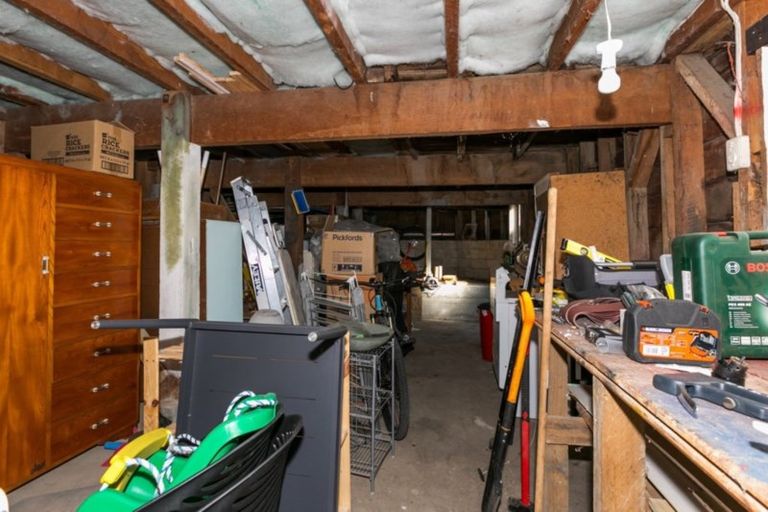 Photo of property in 129 Chaucer Road, Hospital Hill, Napier, 4110