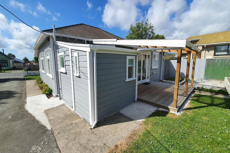 Photo of property in 14 Rhodes Street, Waimate, 7924