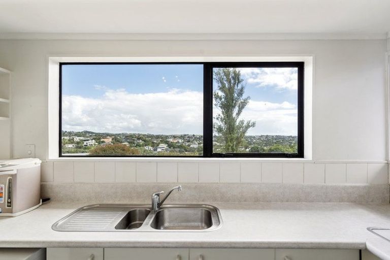 Photo of property in 1/14 Ridge Road, Waiake, Auckland, 0630