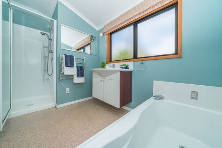 Photo of property in 4 Dresdan Court, Hokowhitu, Palmerston North, 4410