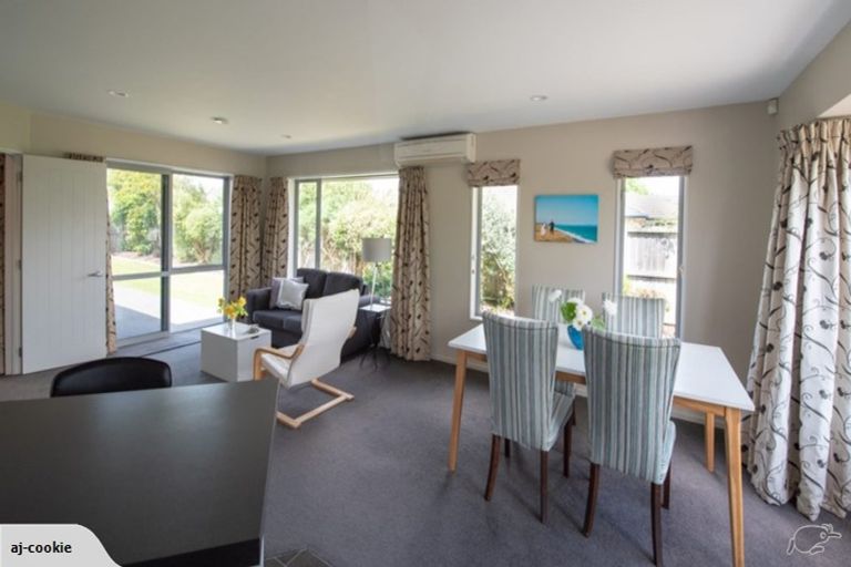 Photo of property in 82 Rothesay Road, Parklands, Christchurch, 8083