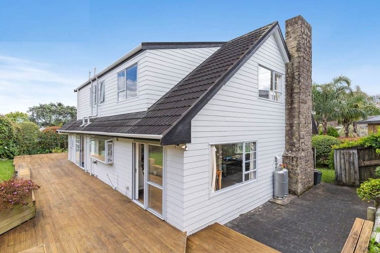 Photo of property in 13 Delisle Place, Windsor Park, Auckland, 0632