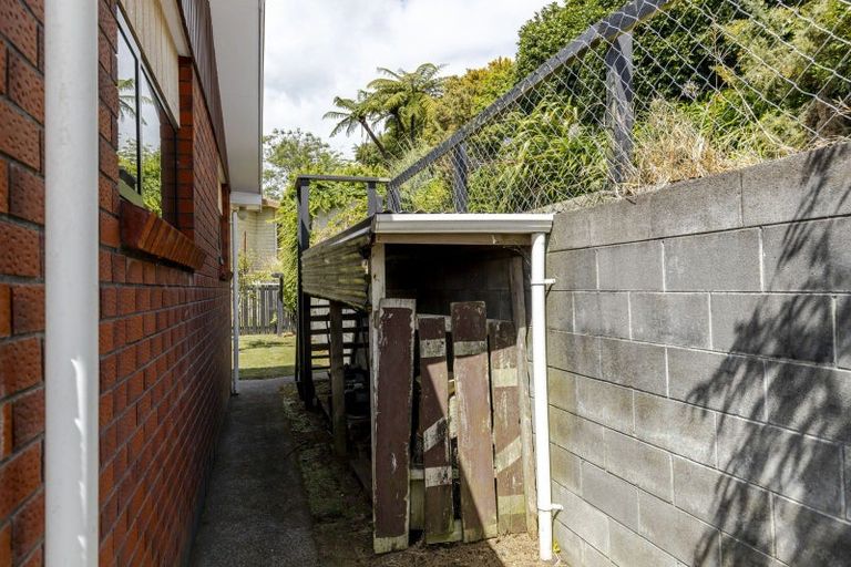 Photo of property in 46 Seaview Road, Marfell, New Plymouth, 4310