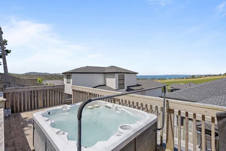 Photo of property in 11 Pacific Heights Road, Orewa, 0931