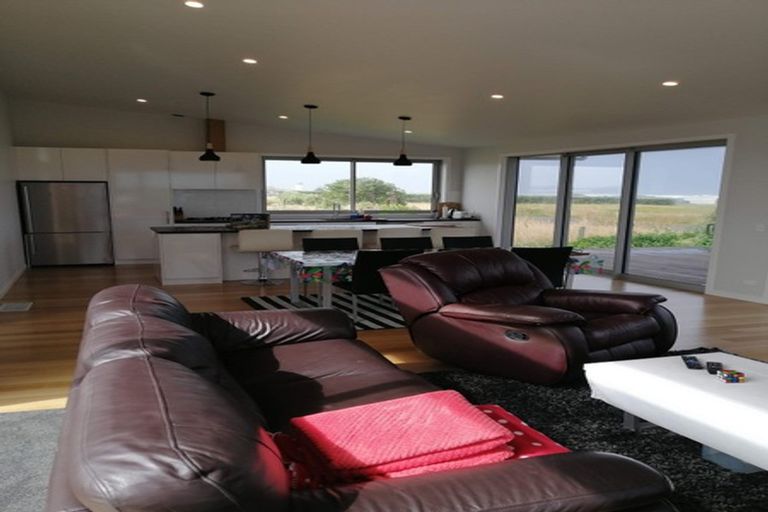 Photo of property in 58 Anglers Avenue, Warea, New Plymouth, 4381