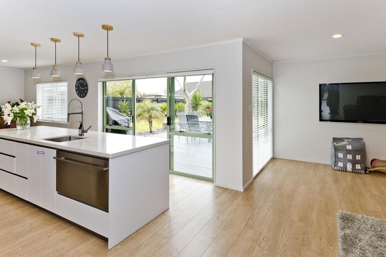 Photo of property in 62 Tington Avenue, Wattle Downs, Auckland, 2103
