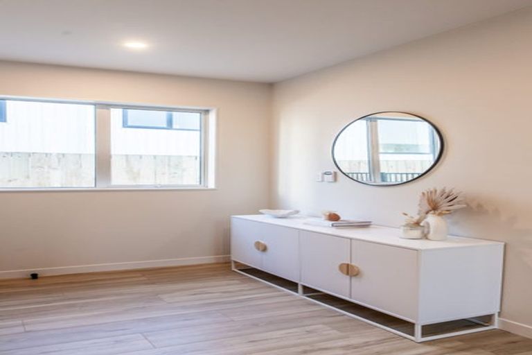 Photo of property in 35 Pohewa Road, Silverdale, 0932