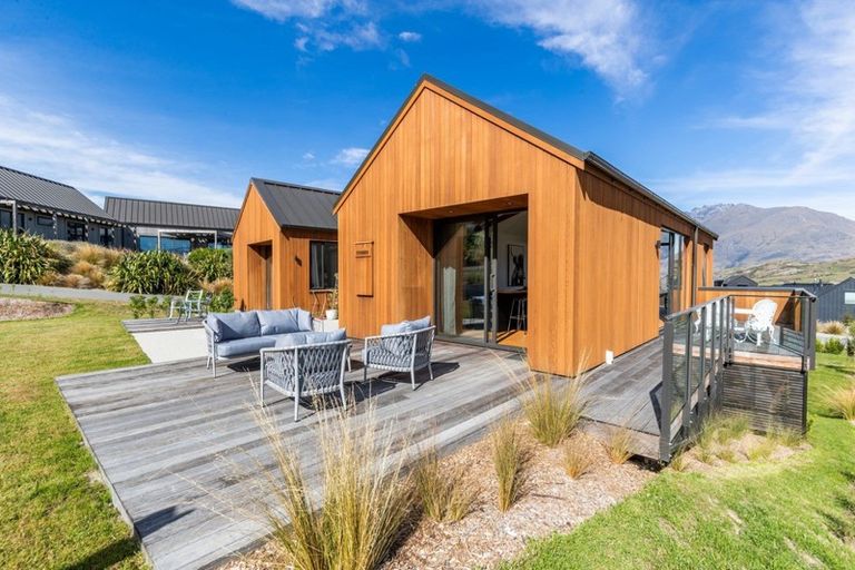 Photo of property in 19 Hackett Road, Jacks Point, Queenstown, 9371