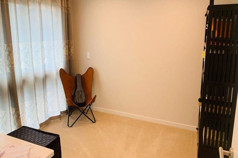 Photo of property in 10 Sacred Kingfisher Road, Hobsonville, Auckland, 0616