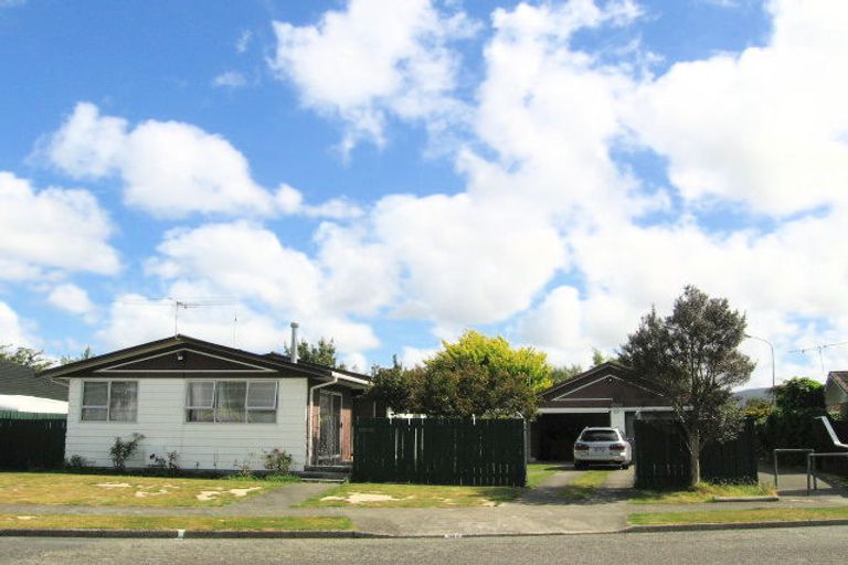 Photo of property in 17 Akron Grove, Totara Park, Upper Hutt, 5018