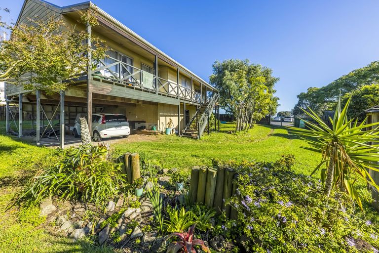 Photo of property in 22 Trounson Avenue, Clendon Park, Auckland, 2103