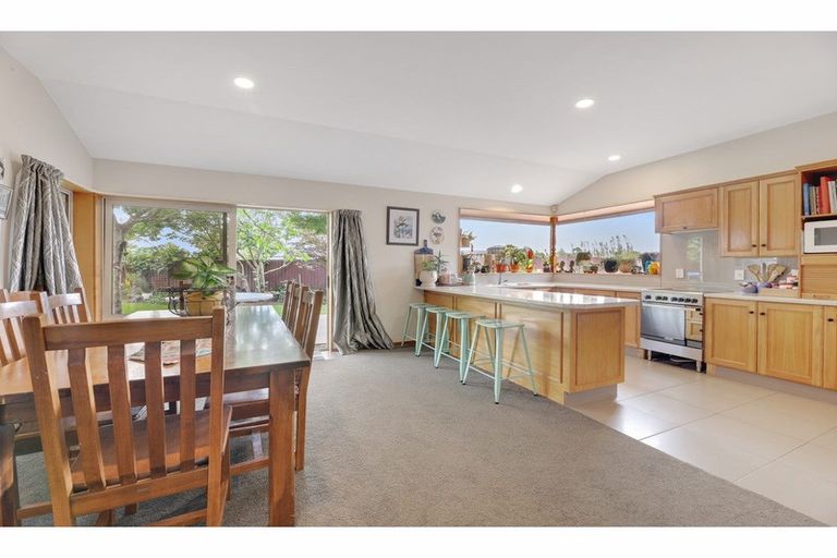 Photo of property in 22 Mervyn Drive, Avondale, Christchurch, 8061