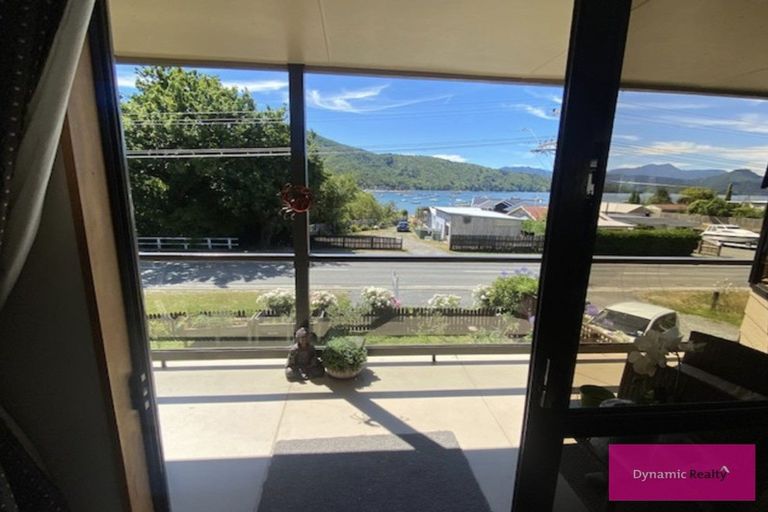 Photo of property in 318 Waikawa Road, Waikawa, Picton, 7220