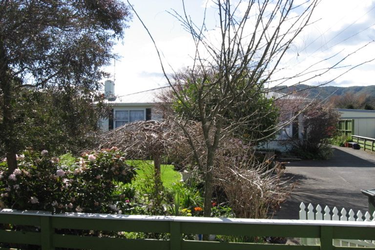 Photo of property in 28 Burden Avenue, Wainuiomata, Lower Hutt, 5014