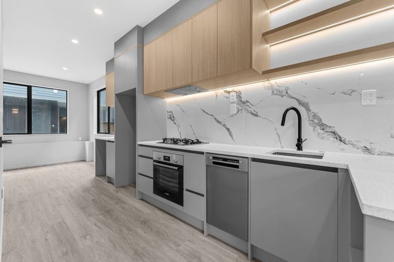 Photo of property in 2 Kama Place, Sunnynook, Auckland, 0620