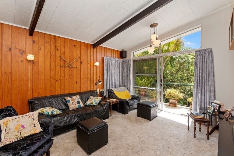 Photo of property in 30 Mountain Road, Henderson Valley, Auckland, 0612