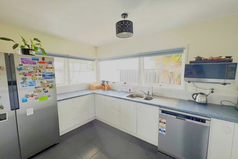 Photo of property in 5 Serrita Avenue, Sunnyhills, Auckland, 2010