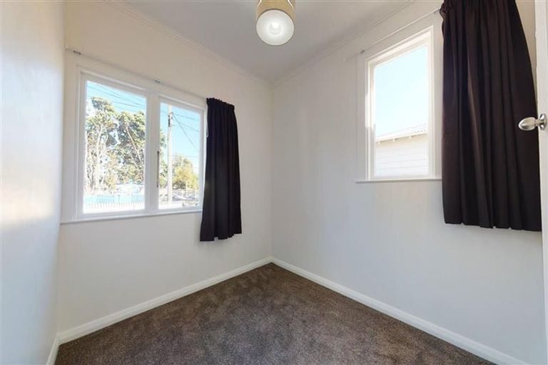 Photo of property in 100 Randwick Road, Moera, Lower Hutt, 5010