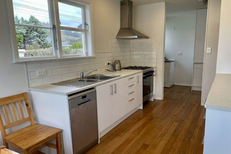 Photo of property in 211 Cambridge Terrace, Naenae, Lower Hutt, 5011