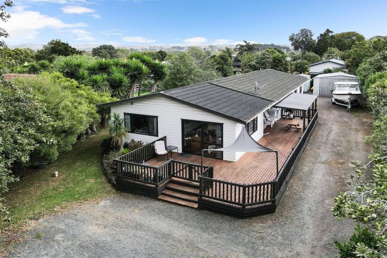 Photo of property in 6 Cemetery Road, Waiuku, 2123