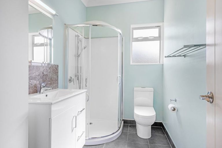 Photo of property in 137 Centaurus Road, Saint Martins, Christchurch, 8022