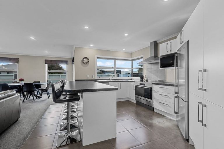 Photo of property in 62 Rosalie Terrace, Kelvin Grove, Palmerston North, 4414