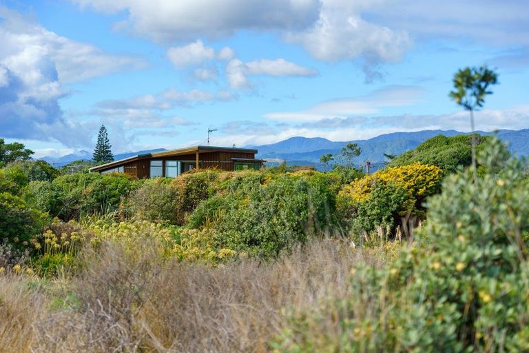 Photo of property in 31 Kapiti Lane, Otaki Beach, Otaki, 5512