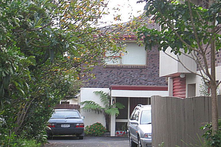 Photo of property in 2/71 Kowhai Road, Mairangi Bay, Auckland, 0630