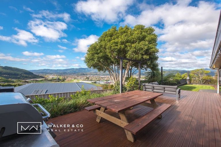 Photo of property in 22 James Nairn Grove, Riverstone Terraces, Upper Hutt, 5018