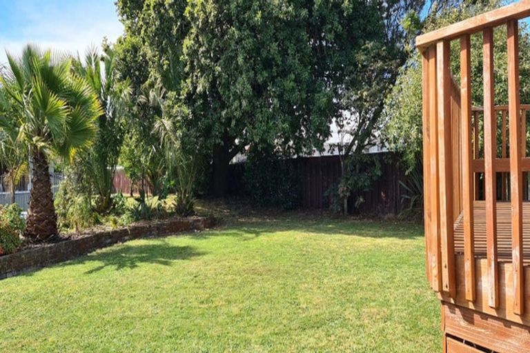 Photo of property in 4 Mahia Place, Kelvin Grove, Palmerston North, 4414