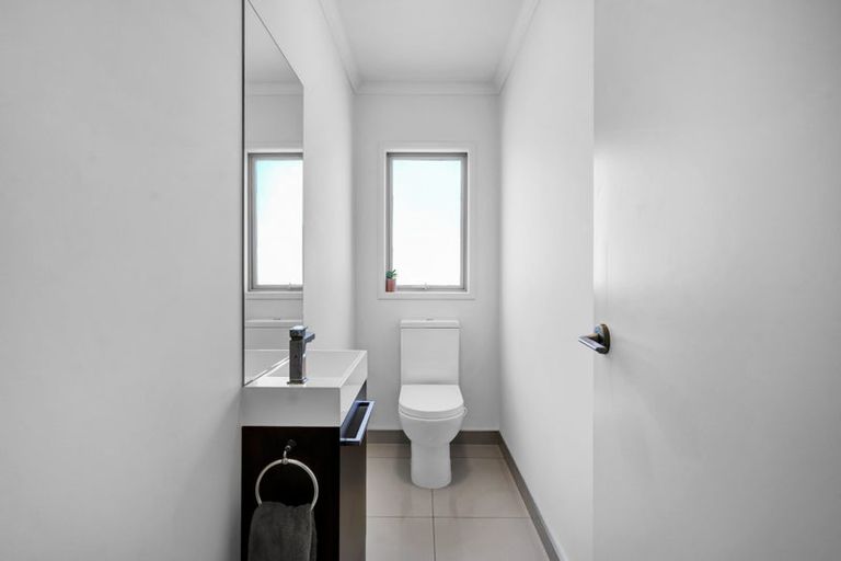 Photo of property in 82 Awanui Street, Merrilands, New Plymouth, 4312