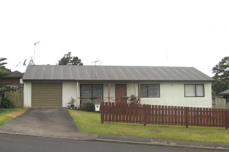 Photo of property in 1/98 Athena Drive, Totara Vale, Auckland, 0629