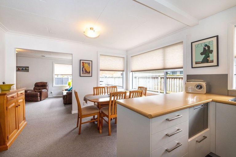 Photo of property in 141 Macandrew Road, South Dunedin, Dunedin, 9012