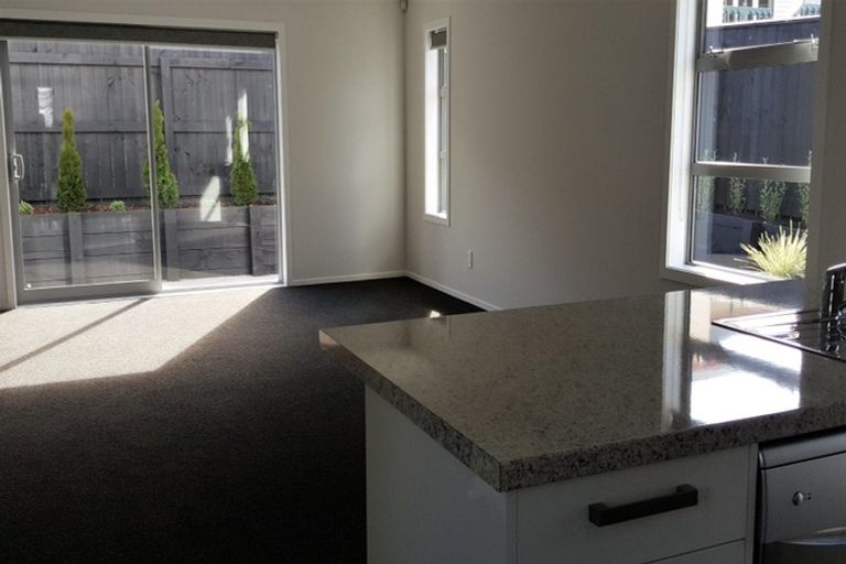 Photo of property in 27a Ranui Terrace, Tawa, Wellington, 5028