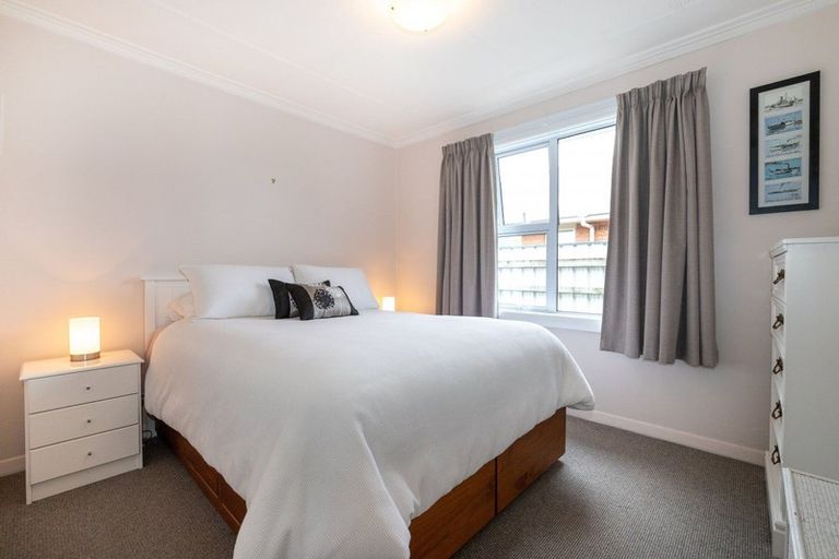 Photo of property in 141 Macandrew Road, South Dunedin, Dunedin, 9012