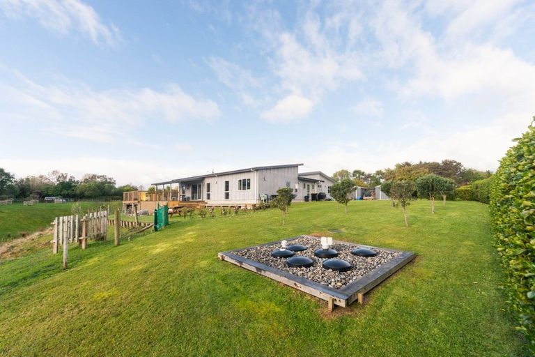 Photo of property in 74 Polson Hill Drive, Aokautere, Palmerston North, 4471