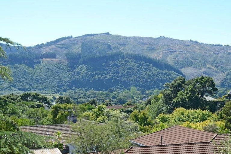 Photo of property in 68a Chatsworth Road, Silverstream, Upper Hutt, 5019