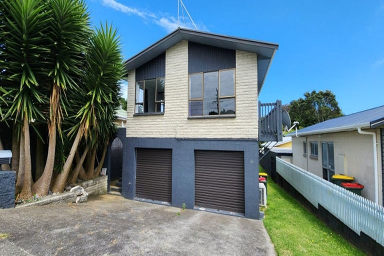 Photo of property in 84 Pioneer Road, Moturoa, New Plymouth, 4310