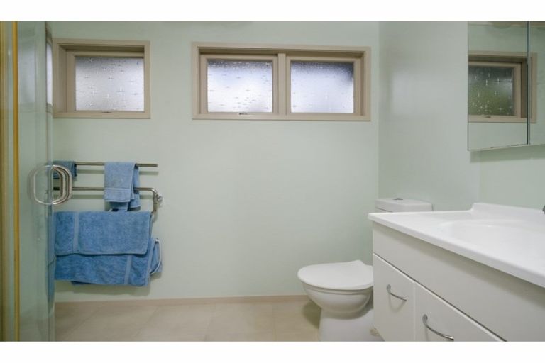 Photo of property in 2/3 Talavera Place, Te Atatu South, Auckland, 0602