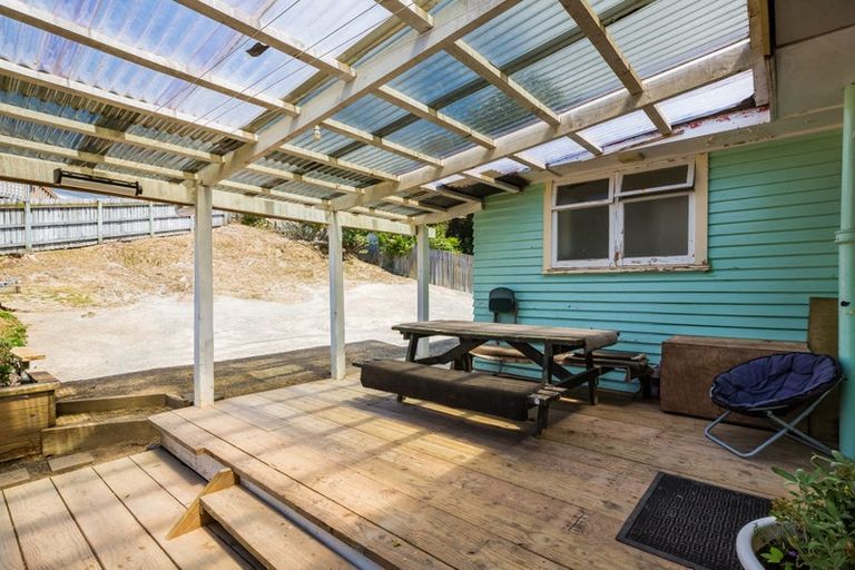 Photo of property in 11 Ngahue Crescent, Elsdon, Porirua, 5022