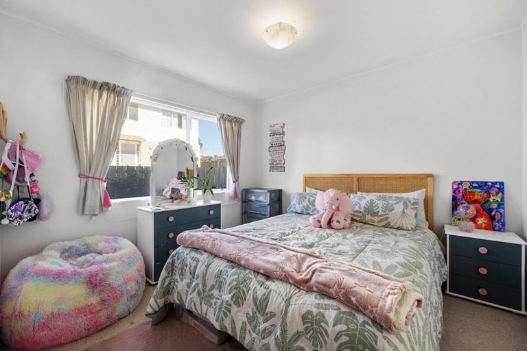 Photo of property in 1/62 Clydesdale Avenue, Somerville, Auckland, 2014