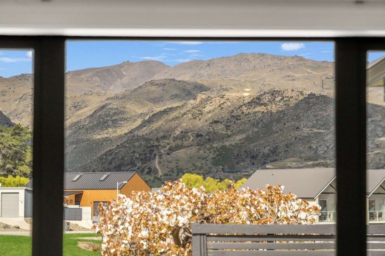 Photo of property in 12 Perriam Place, Mount Pisa, Cromwell, 9383