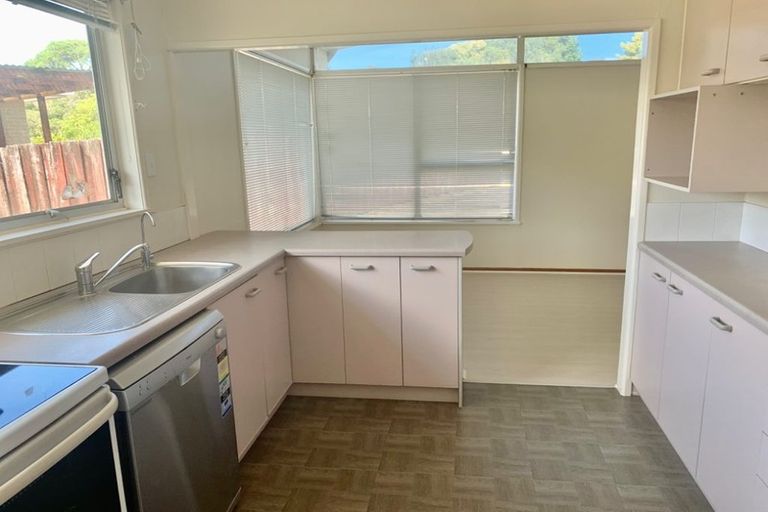 Photo of property in 22 Finlow Drive, Te Atatu South, Auckland, 0610