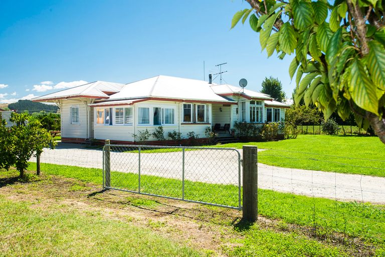 Photo of property in 17 Cemetery Road, Patutahi, Gisborne, 4072