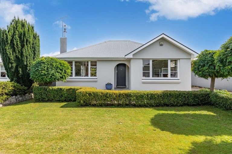 Photo of property in 17 Sackville Street, Martinborough, 5711