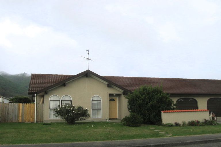 Photo of property in 2a Stuart Street, Waikanae, 5036