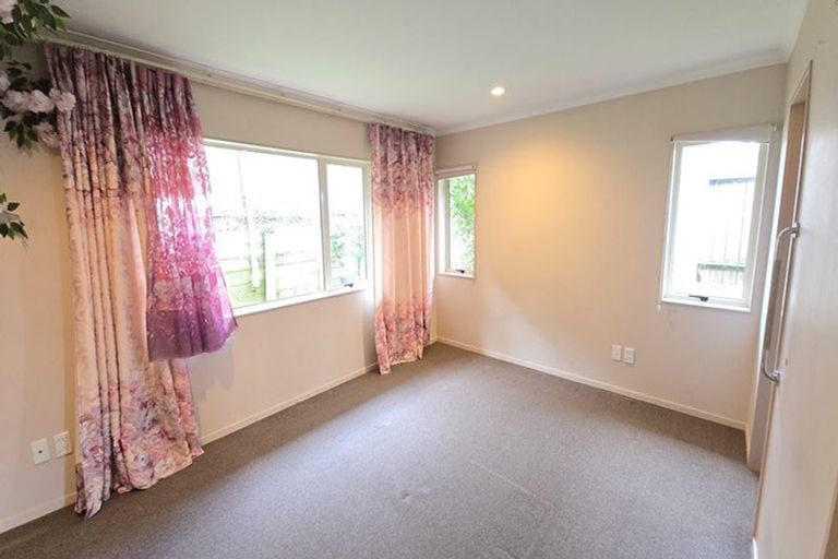 Photo of property in 21 Edgewood Way, Henderson, Auckland, 0612