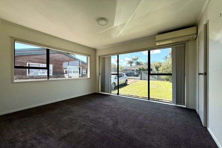 Photo of property in 3 Palm Court Drive, Glen Eden, Auckland, 0602